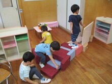写真: 幼児クラス室内あそびの様子