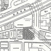 地図：吉祥寺駅南北自由通路の南口を出てパークロードを渡り、井の頭通りに至るまでの左にある三角地帯