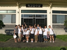 韓国伝統武術館前での集合写真