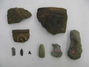 石器と土器の写真