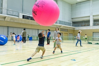 ファミリースポーツフェアの写真(キンボール)