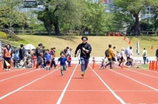 ファミリースポーツフェアの写真(走ってみよう！50メートル)