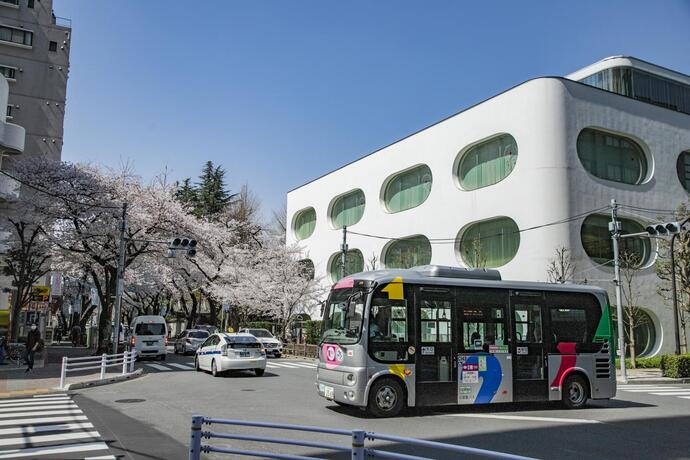 写真 武蔵境を走るムーバス
