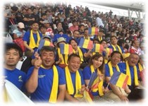ルーマニアのラグビーチームを応援するサポーターの写真