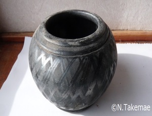 黒陶器の器の写真