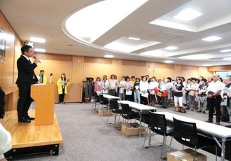 結団式で曽我大介氏があいさつする写真