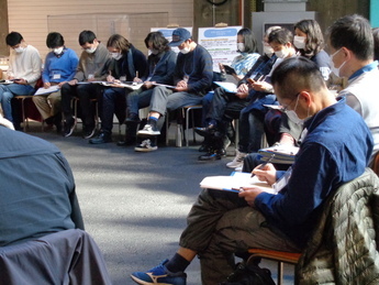 写真：懇談会の様子