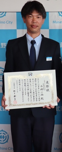 写真: 表彰されたかた小田急バス株式会社石郷一路さん
