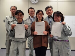 武蔵野市教育委員会の事務職員と施設整備員の写真