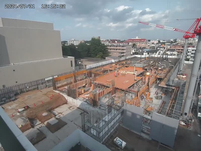 写真:現場にて躯体工事を行っています。