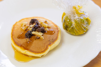 ドライフルーツとナッツ入りのお菓子の写真