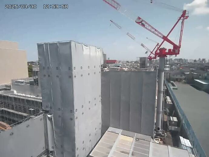 写真:現場にて躯体工事を行っています。