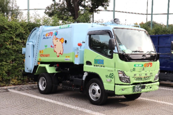 写真:EVごみ収集車(右斜め前)