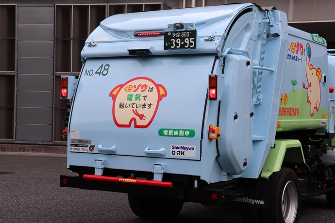 EVごみ収集車の後方の写真