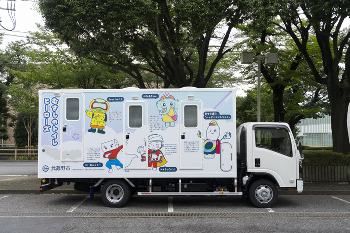 トイレトラック運転手席側