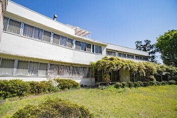 旧赤星鉄馬邸の庭と建物