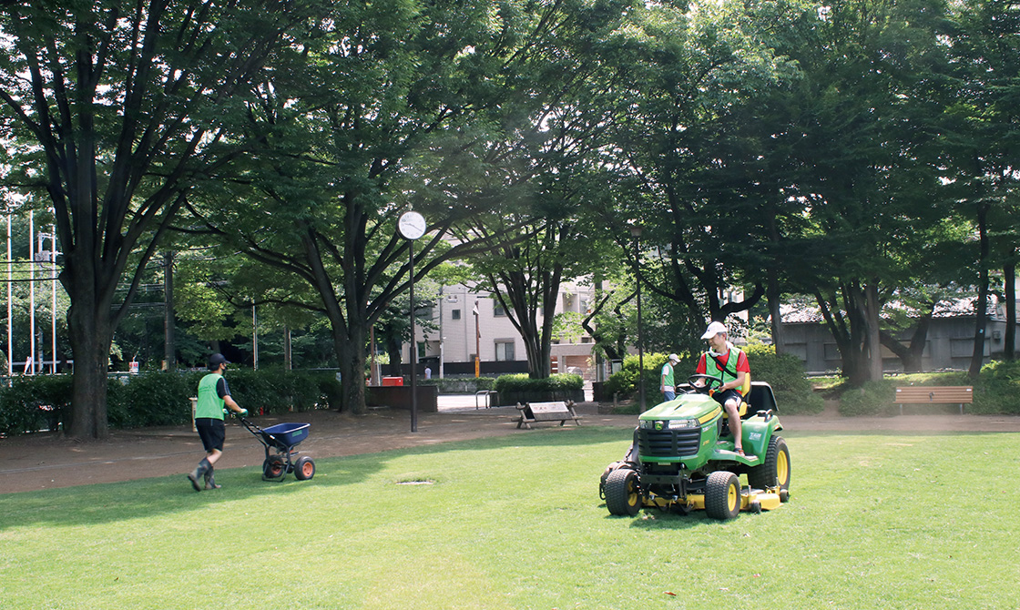 芝生づくりで、地域の子どもが思い切り遊べる場所を。